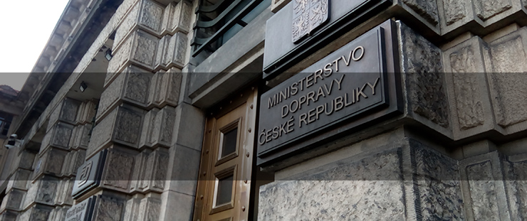 Banner - budova Ministerstva dopravy