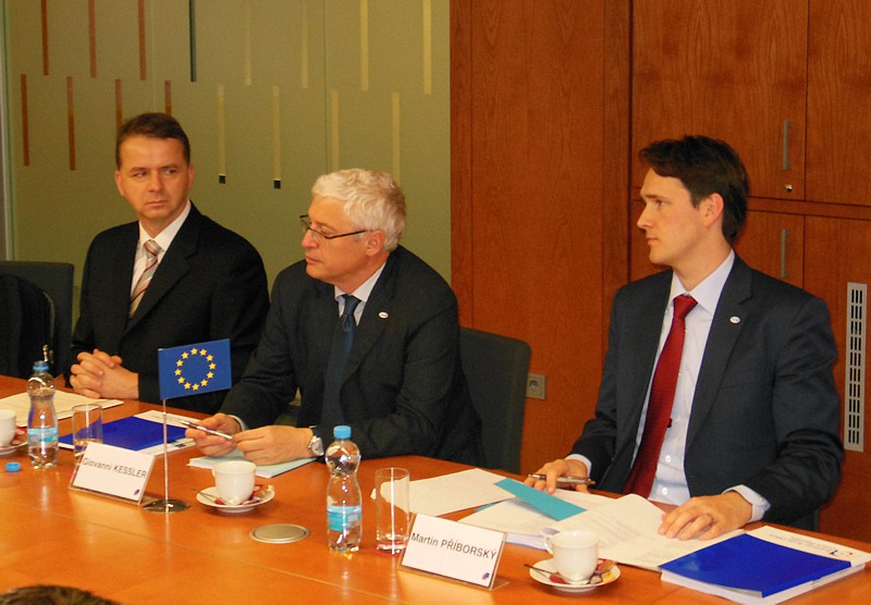 Jan Michal, vedoucí zastoupení Evropské komise v ČR, generální ředitel OLAF Giovanni Kessler a Martin Příborský, OLAF (zleva)