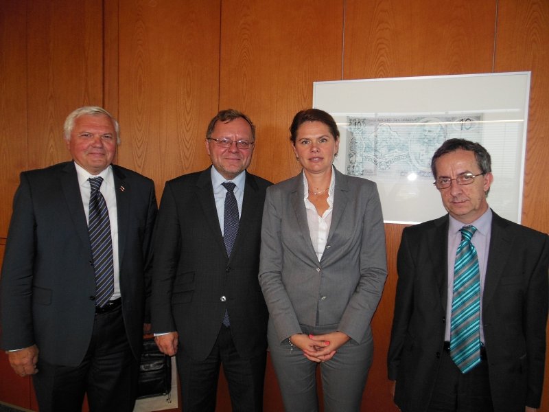 Vice-president of SAO with Representatives from the National Council of Slovenia (from left Mirko Brulc, Miloslav Kala, Alenka Bratusek, Joze Koncan)