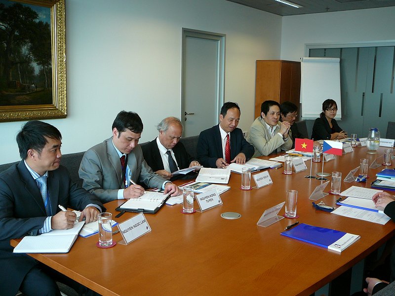 Delegace vietnamského Ministerstva pro plánování a investice - Praha, květen 2012