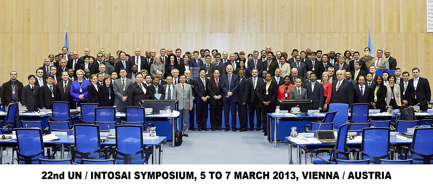 Společná fotografie účastníků 22. sympozia OSN/INTOSAI - Vídeň, březen 2013